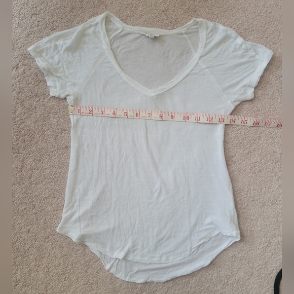 Aritzia Wilfred | V Neck Tee - Size XXS - Picture 3 of 6